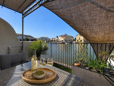 Marina for 6 people in Aigues-Mortes with terrace, air conditioning and view