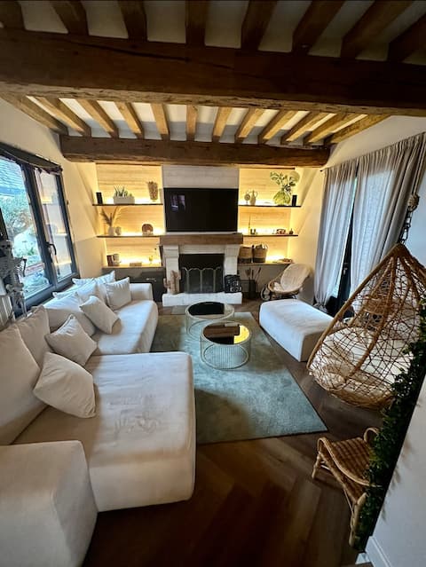 House in the city center with pool