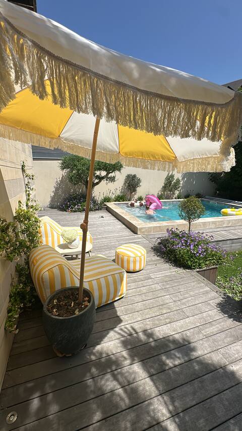 House in the city center with pool
