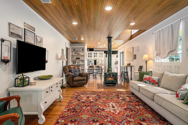 Lake Cottage W/roof Top Deck, Hot Tub&fire Pit - Lake Whitney, TX
