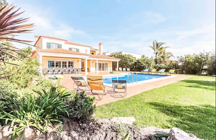 Stunning Villa: Pool, Golf & Beach near Cascais
