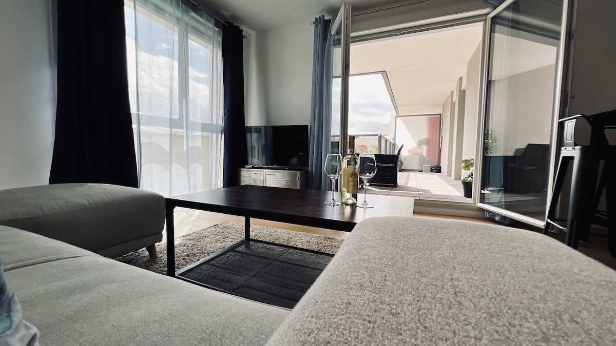 Propriété Airbnb réussie: Parisian Light Spacious 2-BR Terrace Parking M13 à Malakoff