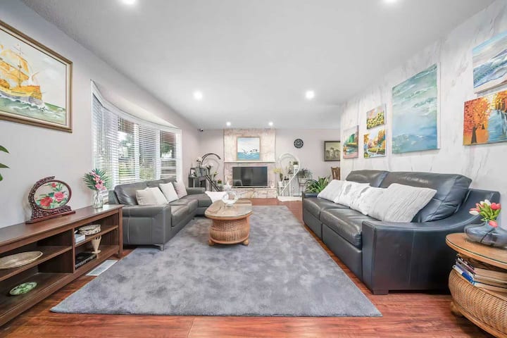 Cozy 3br Villa ·Big Rose Garden· Beach &Breakfast - White Rock