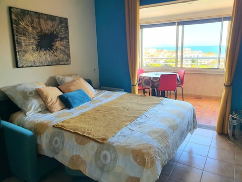 Popular Airbnb listing: The Côte Bleue getaway with panoramic sea view in Sausset Les Pins