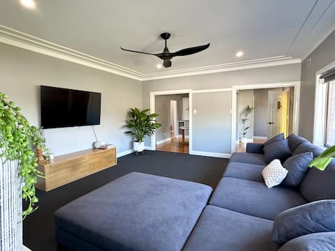 Family & Work Stays • 4BR Big House • CBD Location