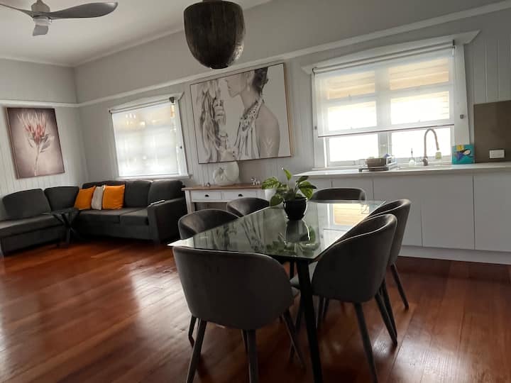 Entire Private Home - Beachside Grand Old Lady - Redcliffe
