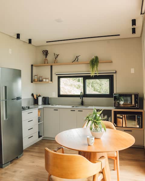 Airbnb em destaque: Morada Hill | Modern retreat for couples. em águas Mornas
