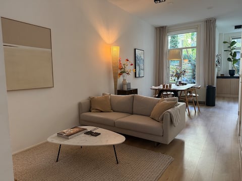 Popular Airbnb listing: Beautiful house with garden next to the Westerpark in Staatsliedenbuurt