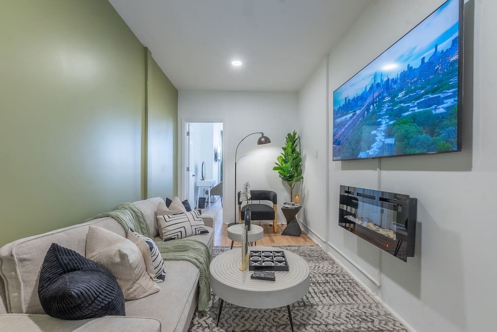20% OFF Posh Apt, Sleep 6, by Train, 15 min to NYC
