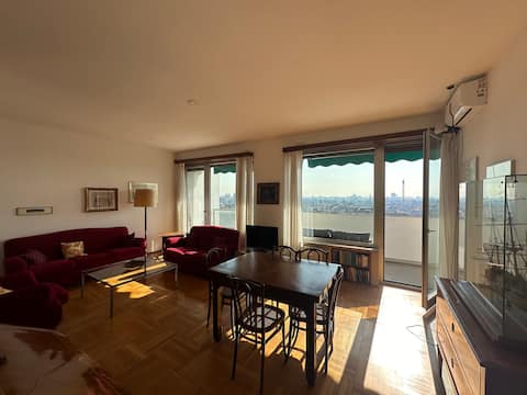 Top Airbnb: Amazing apartment with a view in Milano