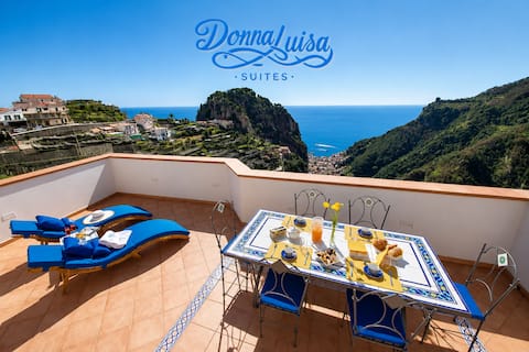 Stunning view over sea and Amalfi-free parking