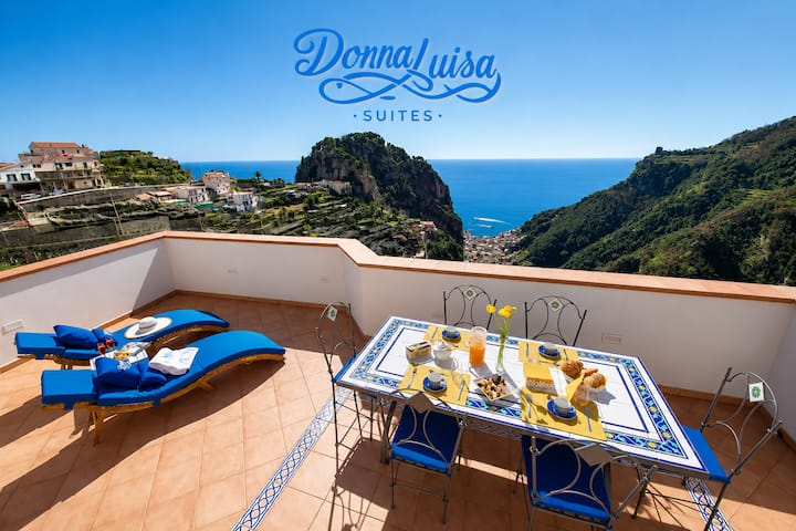 Stunning view over sea and Amalfi-free parking