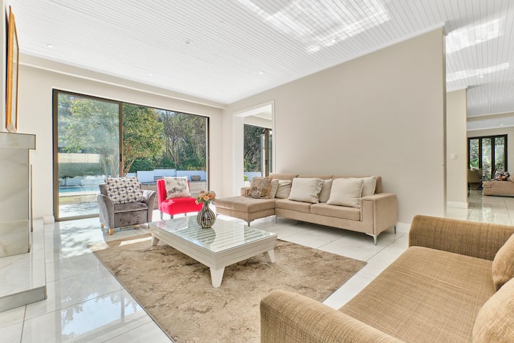 Luxe Group Retreat With 6 Ensuite Rooms - Johannesburg