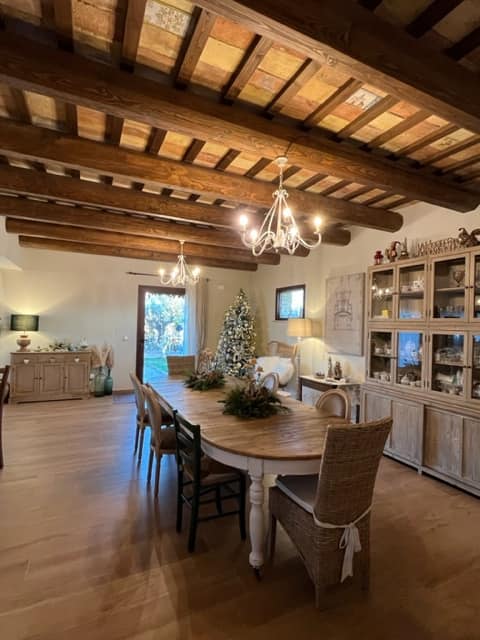 House in the countryside near the sea. Pool. Wisteria