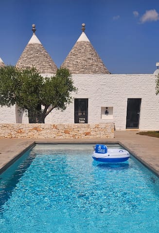 Villa MONiKA, deluxe Trulli-Villa Pool Alberobello