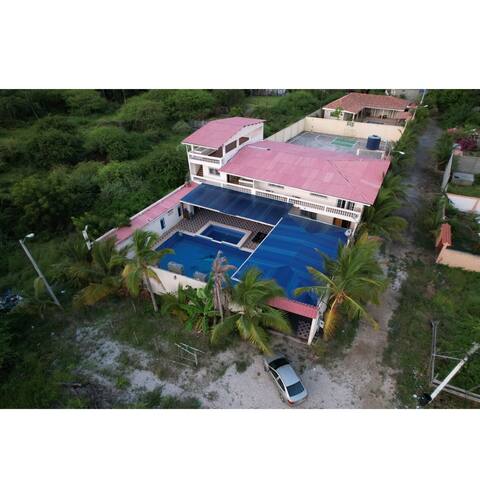 House on large beaches and close to the sea 18 people