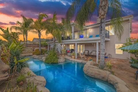 Tiki Paradise Lagoon Pool