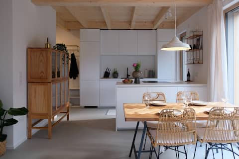 "Tiny Wagner" vacation home in the Five Lakes region