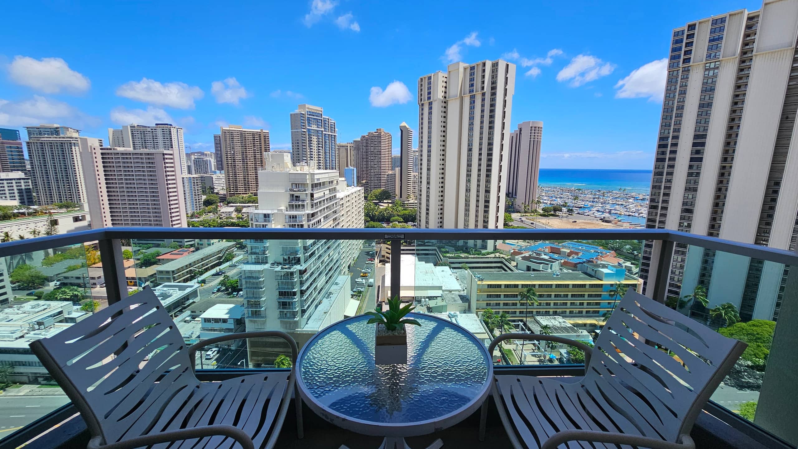 Condo in Honolulu · ★4.92 · Studio · 2 beds · 1 shared bath - Image 14