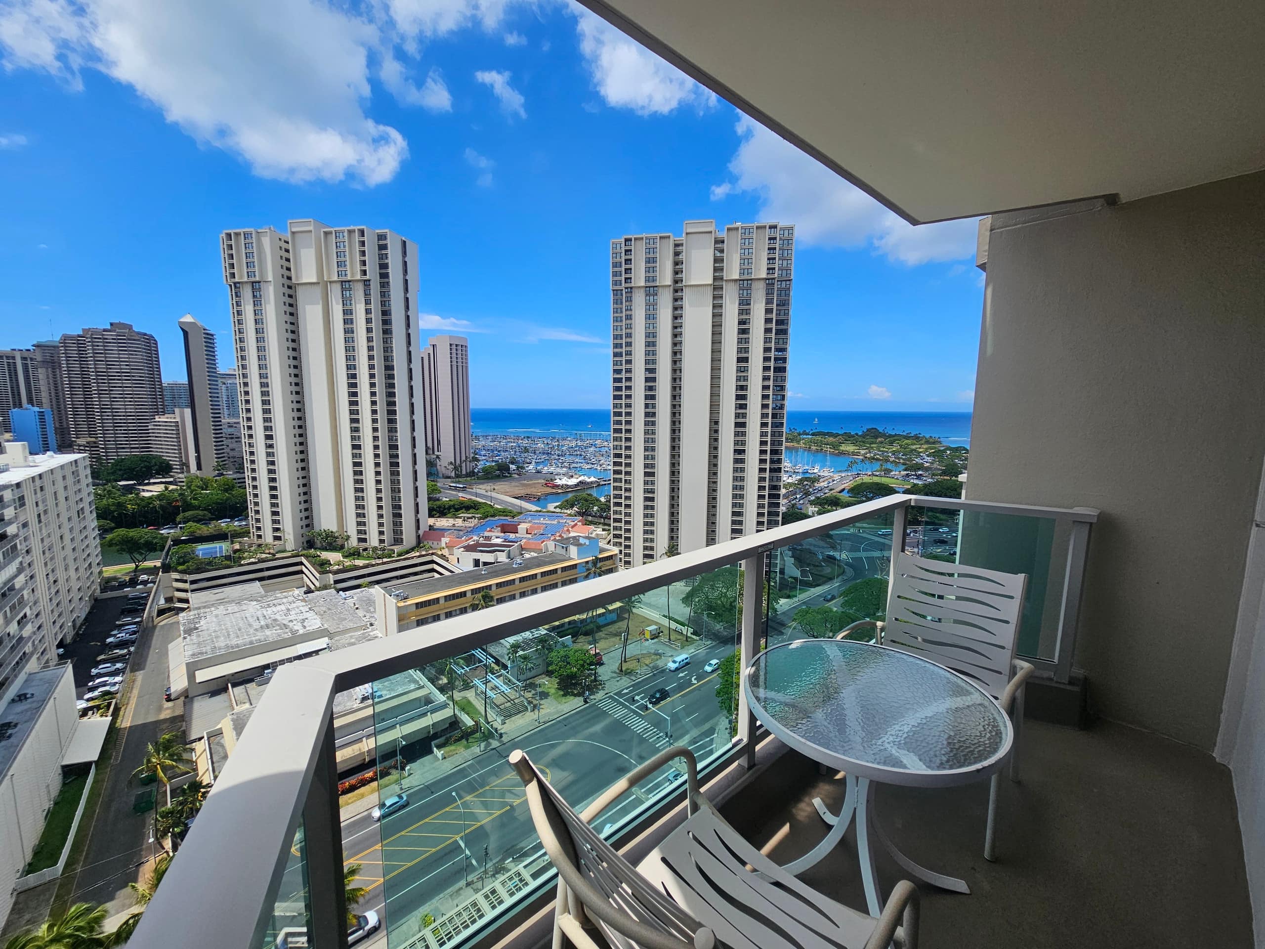 Condo in Honolulu · ★4.92 · Studio · 2 beds · 1 shared bath - Image 13
