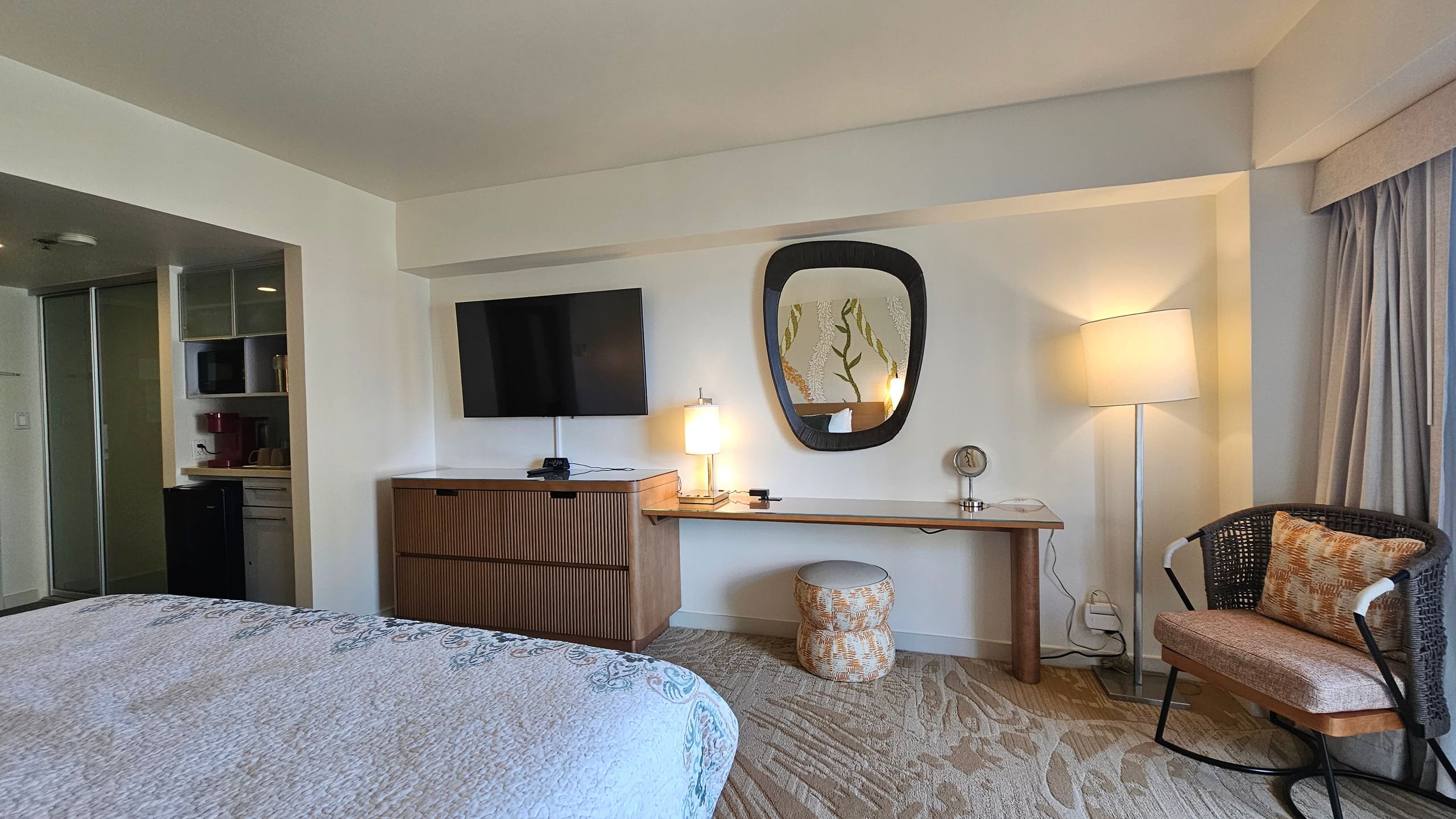 Condo in Honolulu · ★4.92 · Studio · 2 beds · 1 shared bath - Image 25