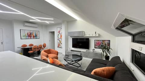 Modern Rooftop Retreat