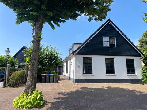 Detached house in the center of the village