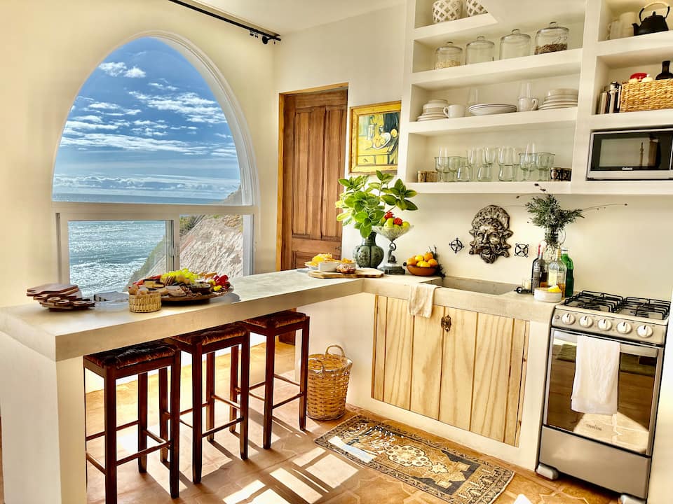 Perla de Mar, a casita built into the cliff, Puerto Nuevo, Baja California, Mexico, photo 5 of 10