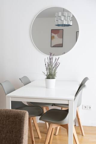 * Sightseeing Berlin Mitte I 2142 * gallery image 3