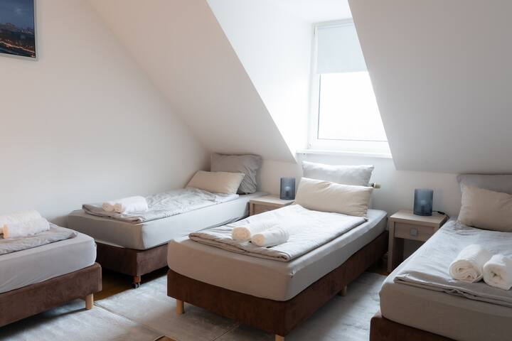 * Sightseeing Berlin Mitte I 2142 * gallery image 2