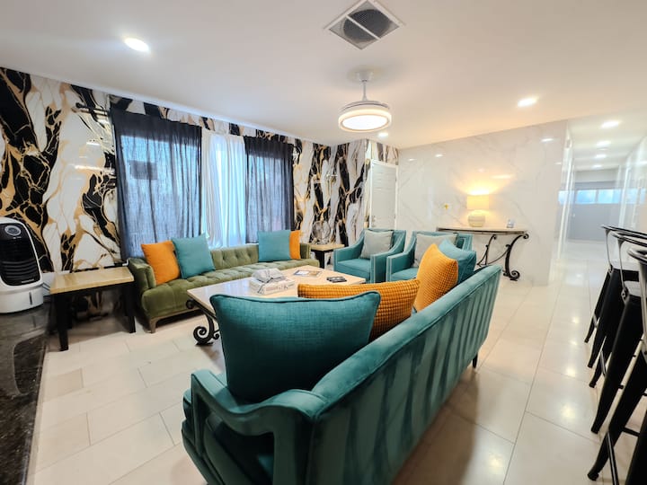Spacious Stay In Vegas •Pool•spa •Fire Pit•nrstrip - Las Vegas, NV