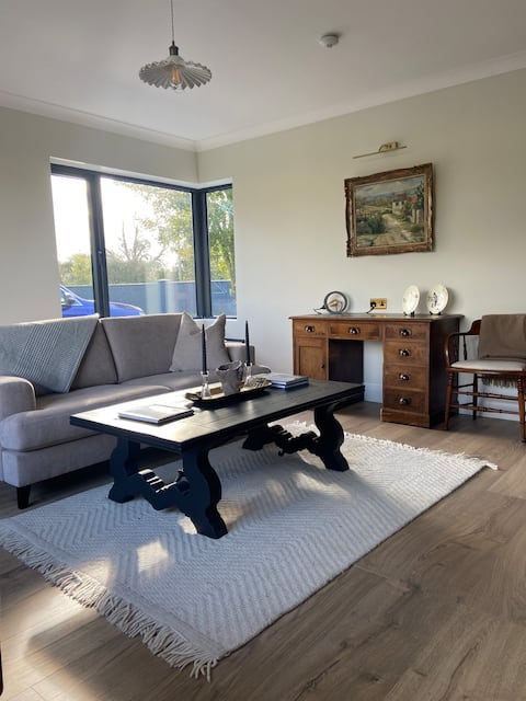 Willow Lodge Cashel. Sleeps 8. Spacious. Rock view