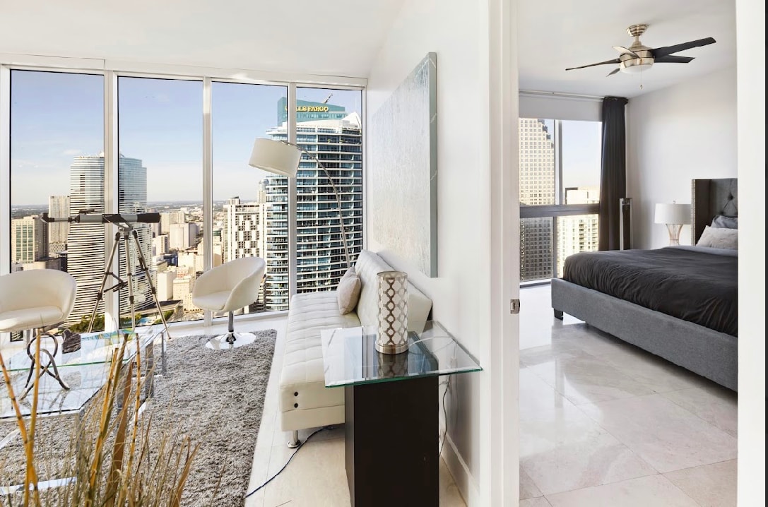 Luxora Lifestyle 2BR City Views