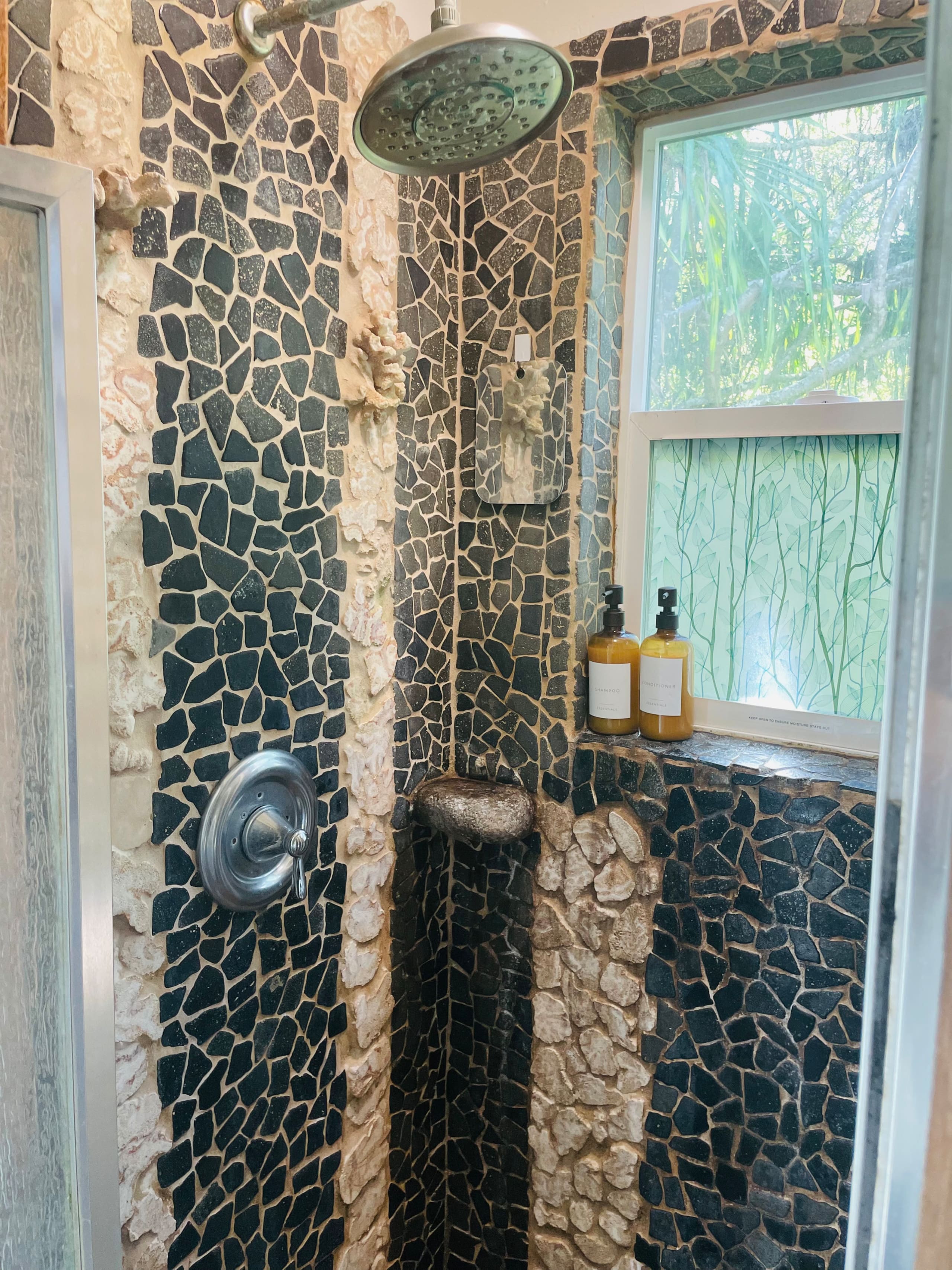 Home in Pahoa · ★4.95 · 1 bedroom · 2 beds · 1 private bath - Image 36