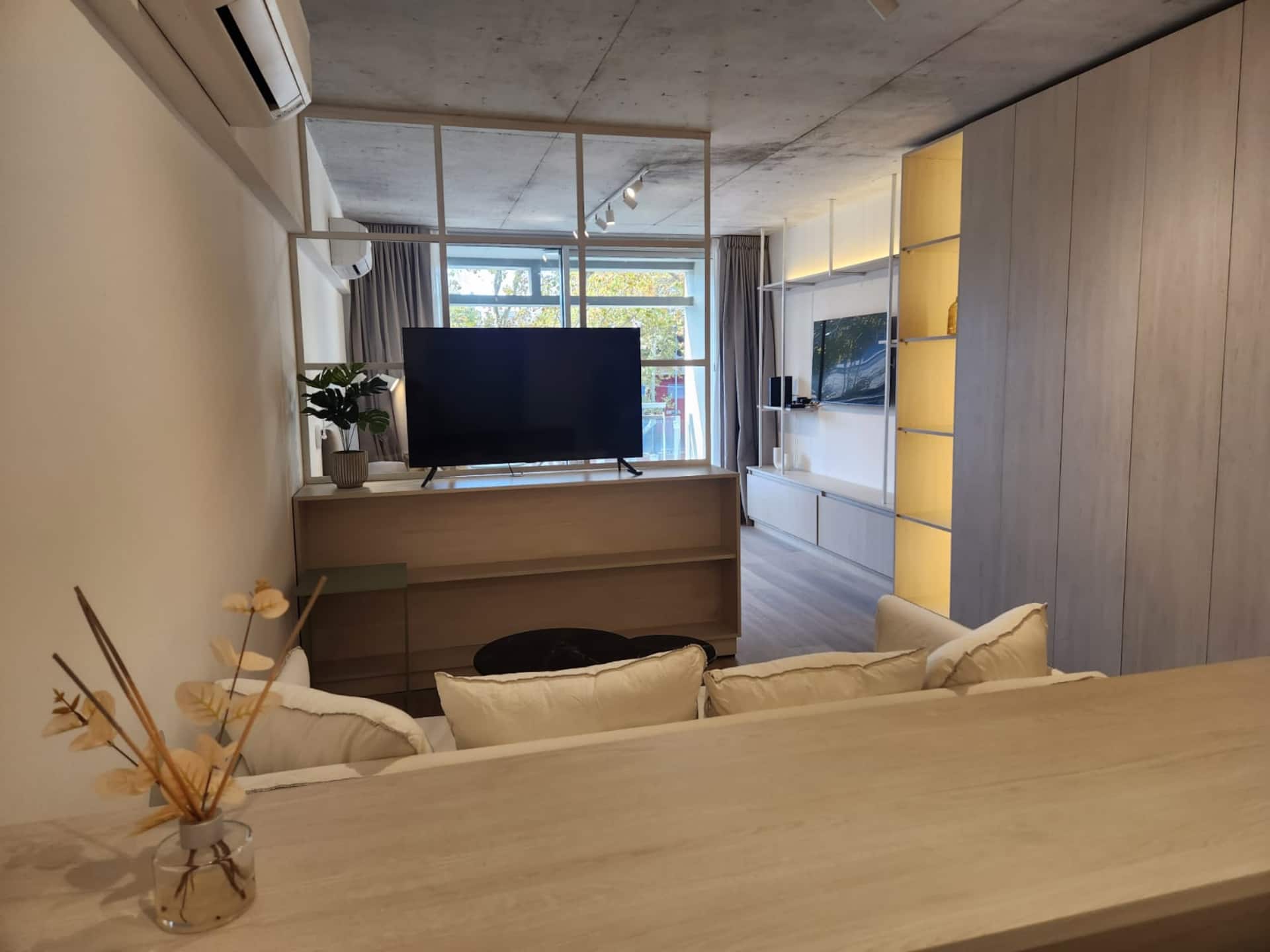Brand new studio apartment in Retiro with port-facing balcony