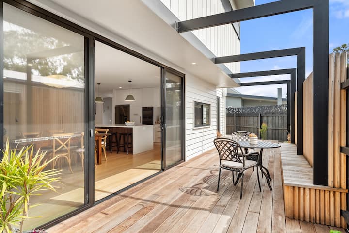 New modern beach retreat