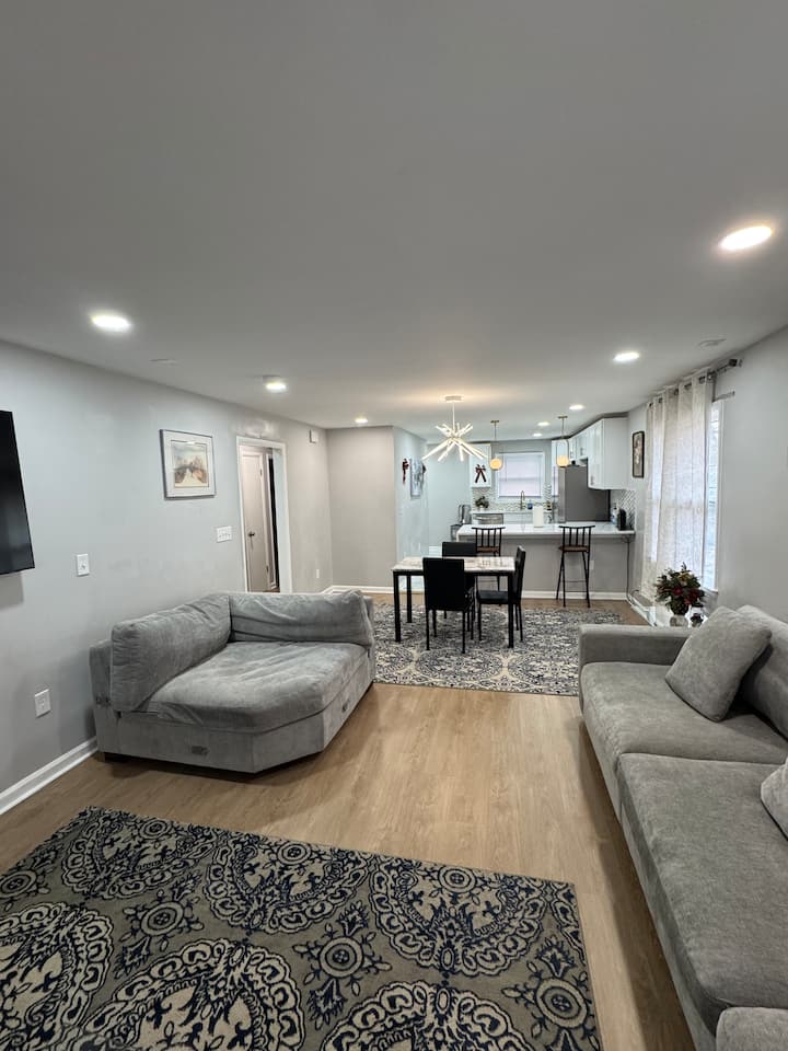 Renovated  Suite 3 Bedrooms Apartment - Parkville, MD
