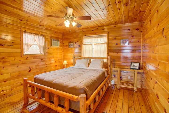 Spálňa 1 - druhé poschodie - menšia manželská posteľ