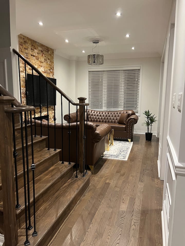 Warm & Stylish 4bedroom Home | 3 Bath•ajax Toronto - Ajax