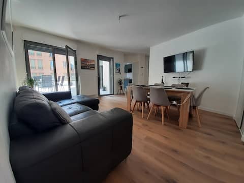Successful Airbnb property: New apartment Nanterre city Paris La Défense in Nanterre