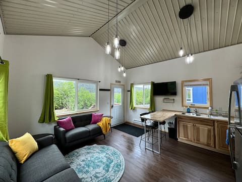 Popular Airbnb listing: Lane's MountainTop Cabin in Bear Creek