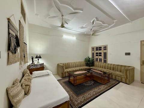 Spacious Private House|Main Rd|Terrace |familystay