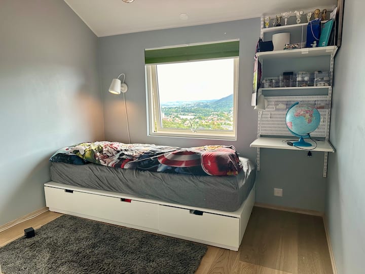 سرير 90 × 200 سم، إطلالة على Løvstakken 