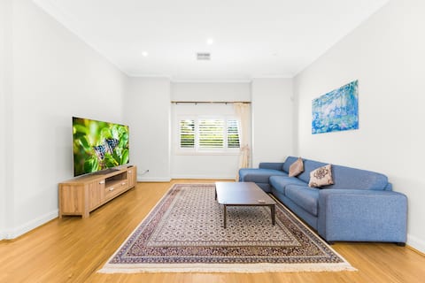 Top performing Airbnb: Elegant Cozy House in Chatswood, Maxi 10 People in Chatswood