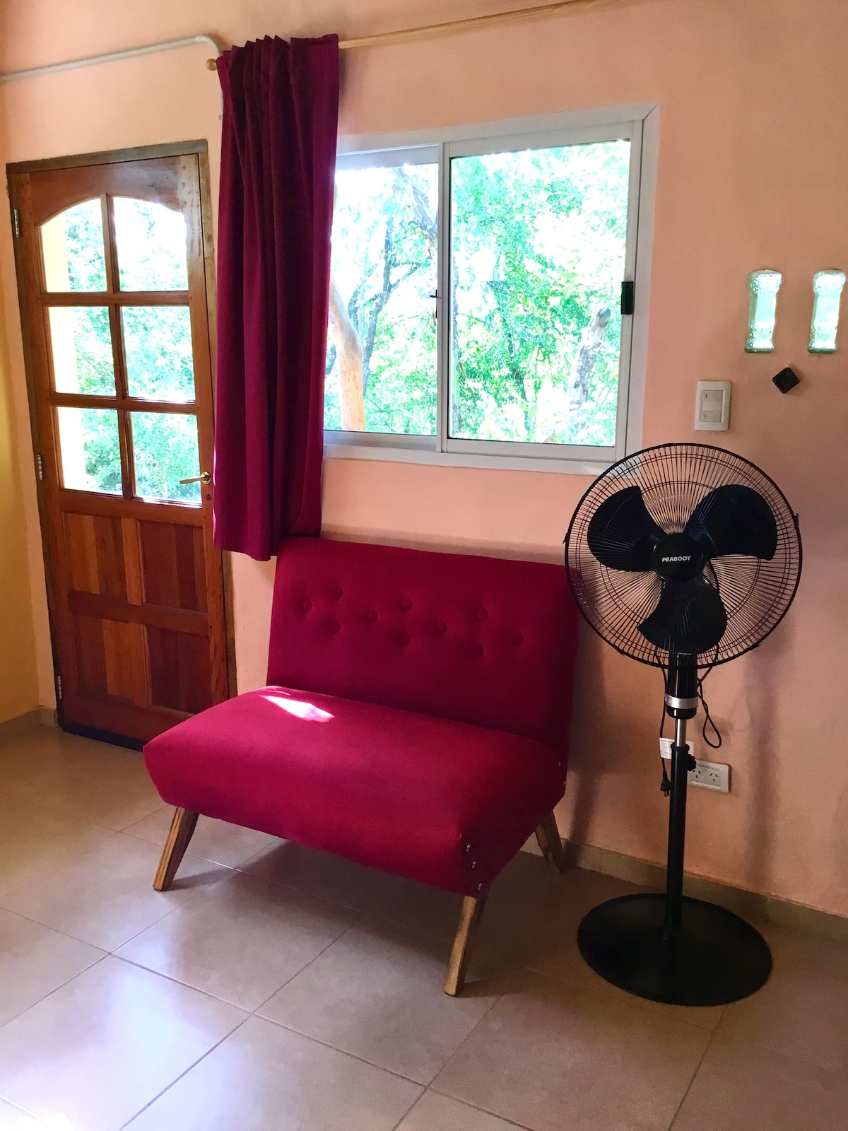 Erfolgreiche Airbnb-Immobilie: Cozy little house in the woods in Villa Las Rosas