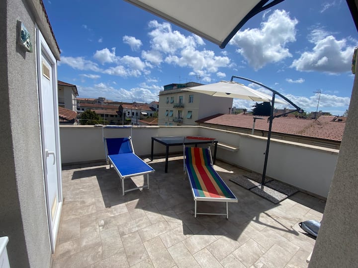 La Terrazza Di Marco Con Piscina Near The Station - Livorno