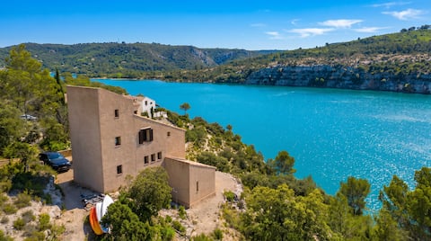The gîte at the end of the lake