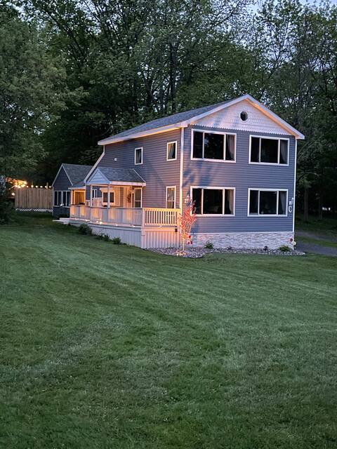 Sunset View Retreat On Sunset Bay, Lake Ontario