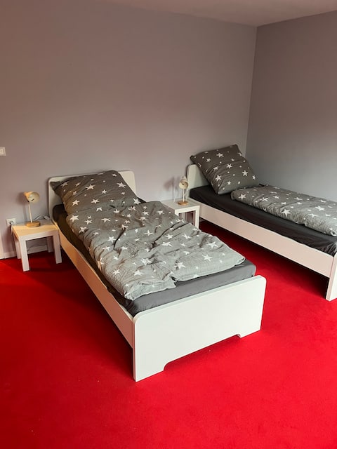 Erfolgreiche Airbnb-Immobilie: Happy Place D'dorf-Obk with free parking in Düsseldorf