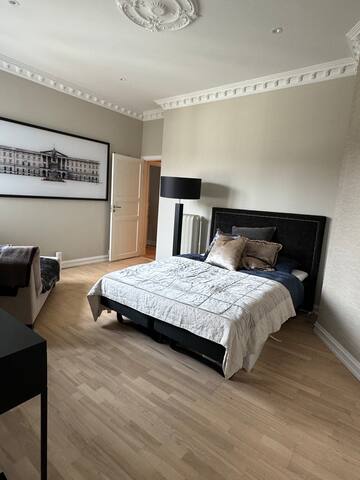 Newly renovated and central apartment gallery image 5